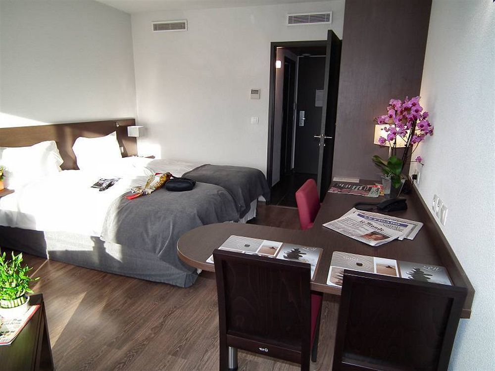 Hotel Eden Park Pau Est, Avec Piscine מראה חיצוני תמונה